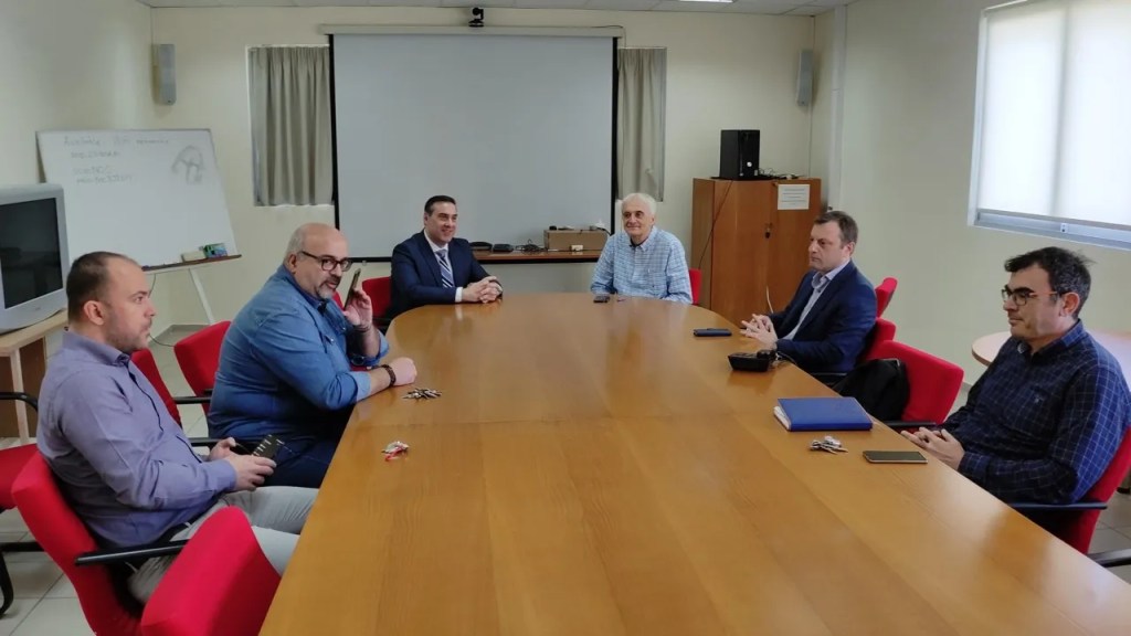 Στο ΜΑΙΧ και στο Τμήμα Ηλεκτρονικών Μηχανικών ΕΛΜΕΠΑ στα Χανιά ο Αντιπεριφερειάρχης Διασύνδεσης με τα Ερευνητικά και Ακαδημαϊκά&nbsp;Ιδρύματα